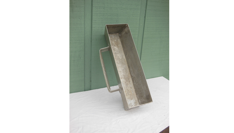 Ergonomic Texturing Mud Pan